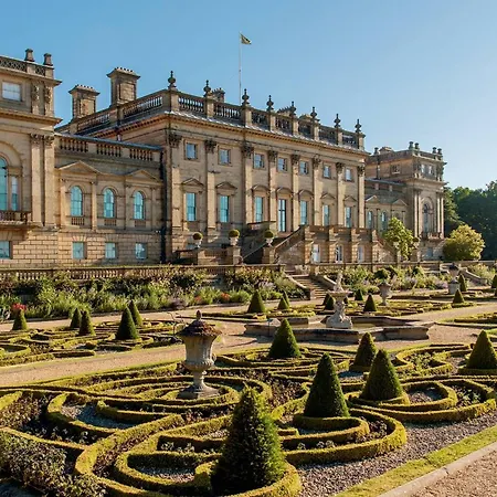 Fountains - With Free Parking Harrogate